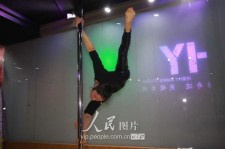 兴化钢管舞女神(女星钢管舞)